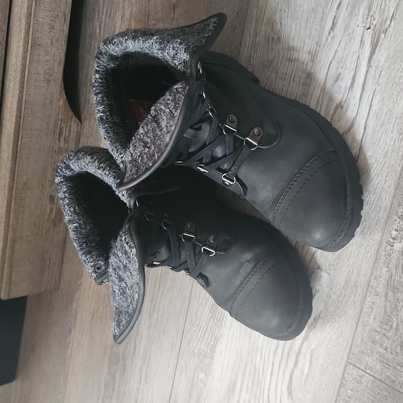 Black Roxy boots - Picture 4 of 6